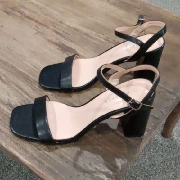 Berness Agatha Block Heel Square Toe Sandals W Slim Ankle Straps Size 10 NWT - Picture 5 of 7